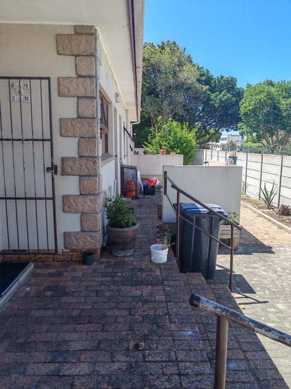 4 Bedroom Property for Sale in Sandbaai Western Cape